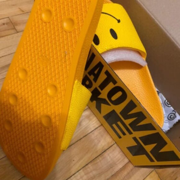 CHINATOWN MARKET CTM SMILEY YELLOW SLIDE CTMS250032 NEW with TAGS - Picture 8 of 8